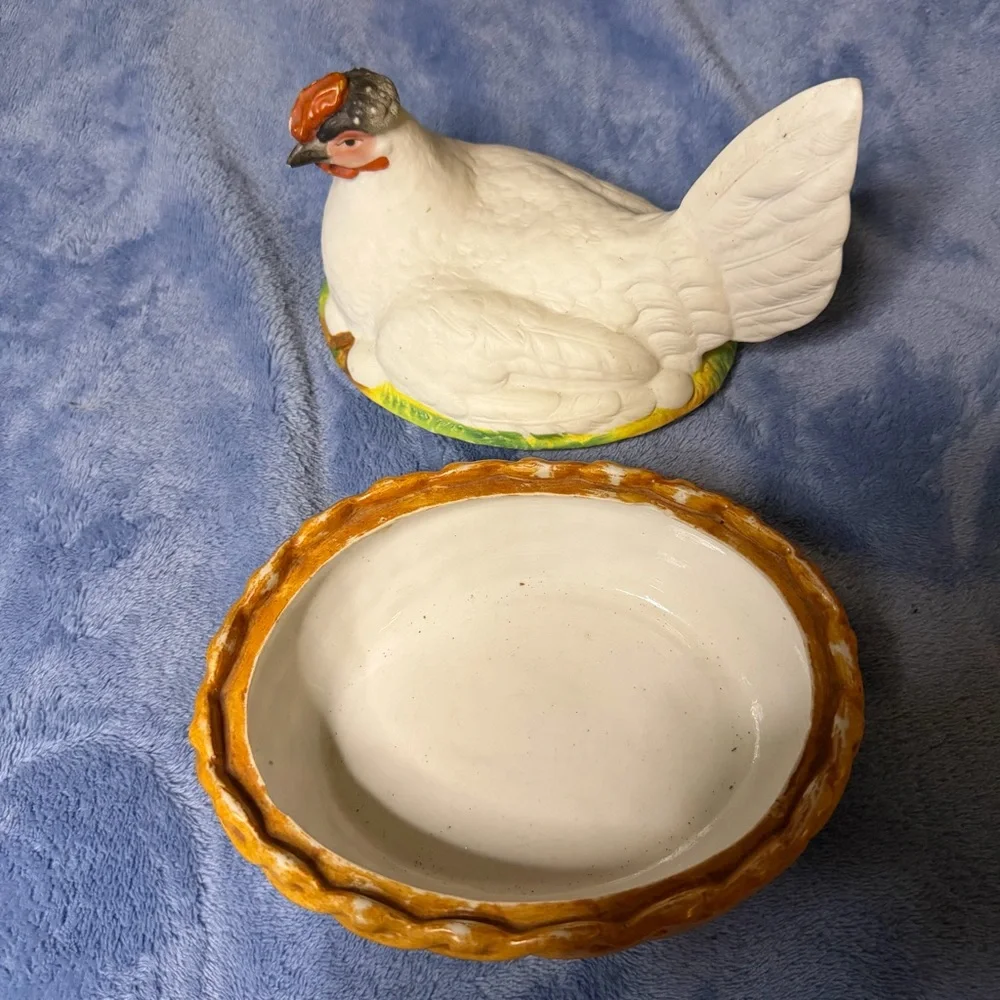 Vintage Staffordshire 19th century White Ceramic‎ Hen on Nest Decorative Bird
